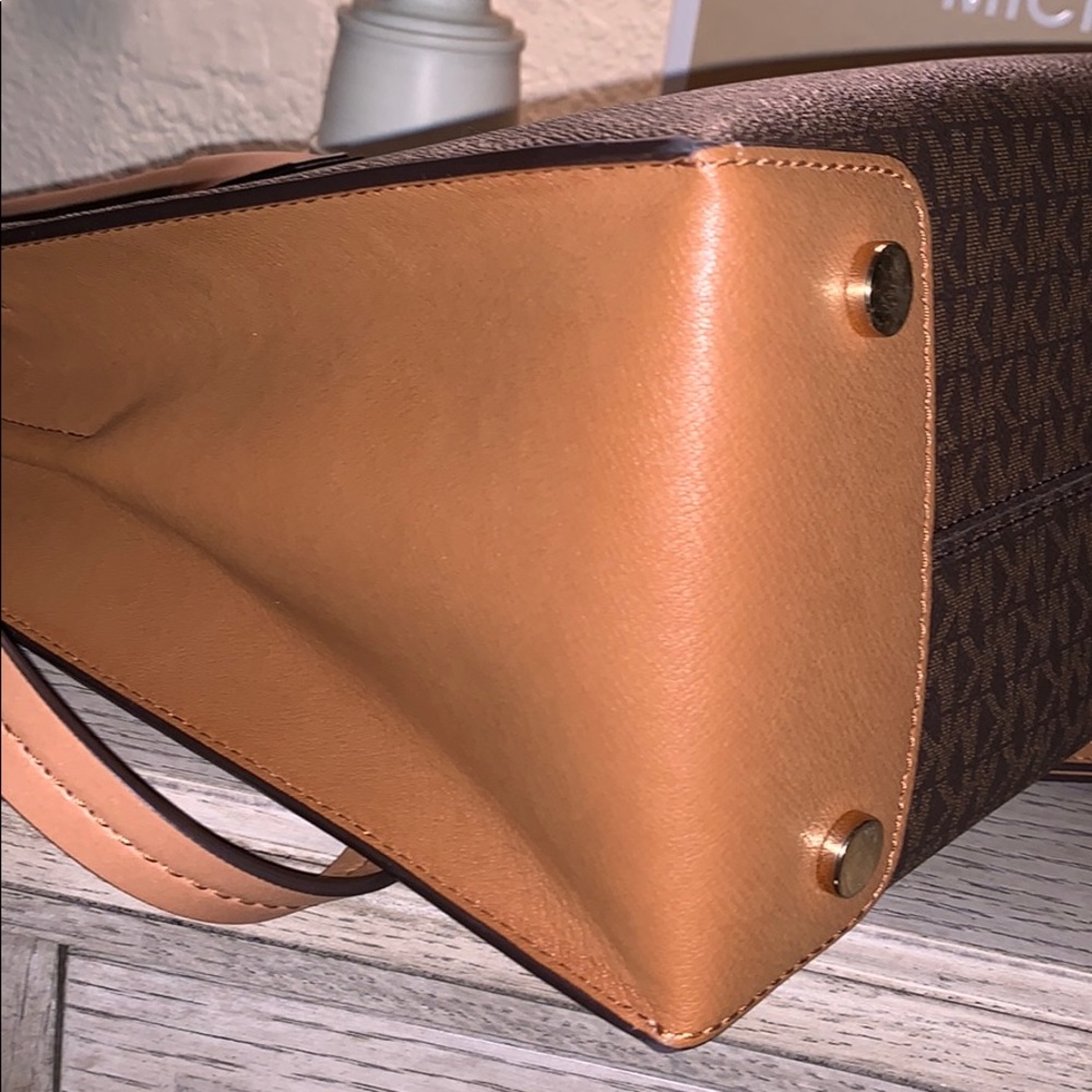 Authentic Michael Kors bundle - Picture 6 of 7
